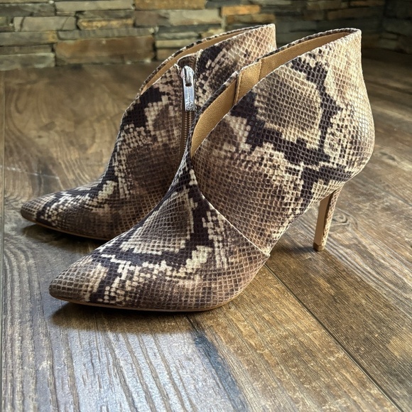 NEW Jessica Simpson Layra Snakeskin Ankle Boot Pointed Toe Women's Size 8 - Picture 2 of 16